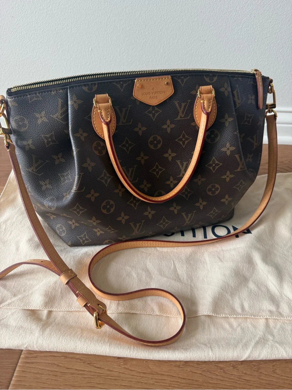 Authentic Louis Vuitton Turenne MM with shoulder strap, dust bag, & organizer!